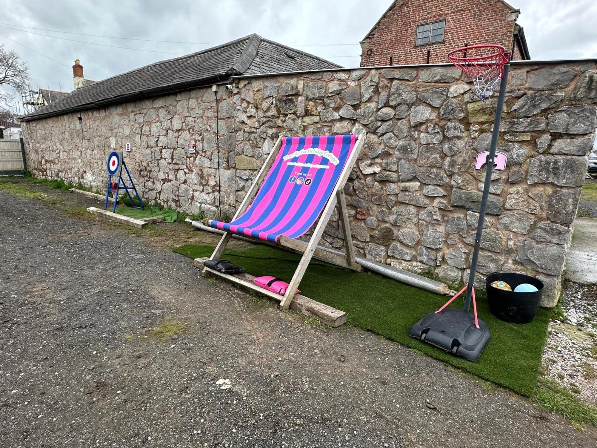 Dwylig Isa Holiday Cottages Rhuddlan Exterior photo