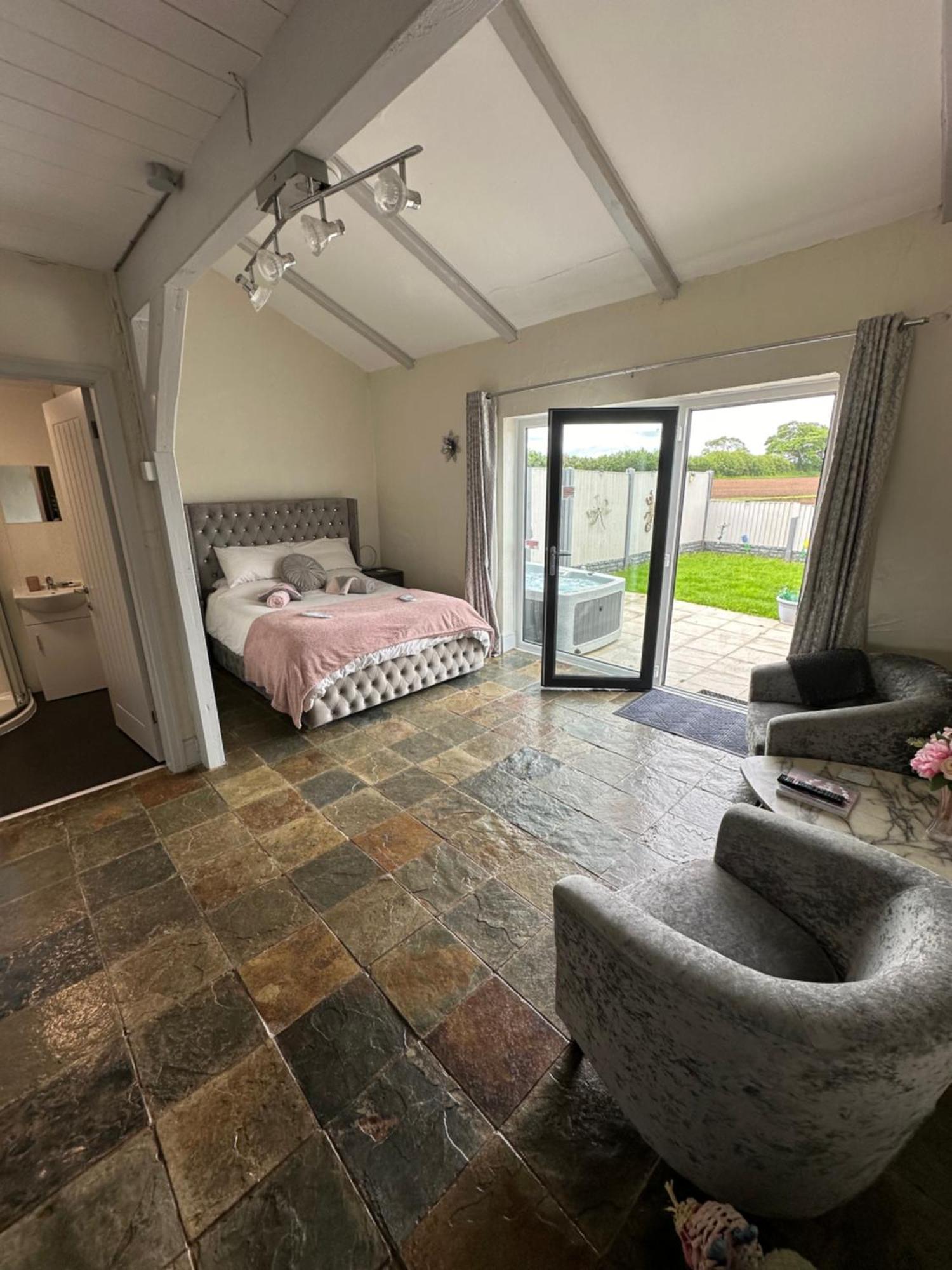 Dwylig Isa Holiday Cottages Rhuddlan Room photo