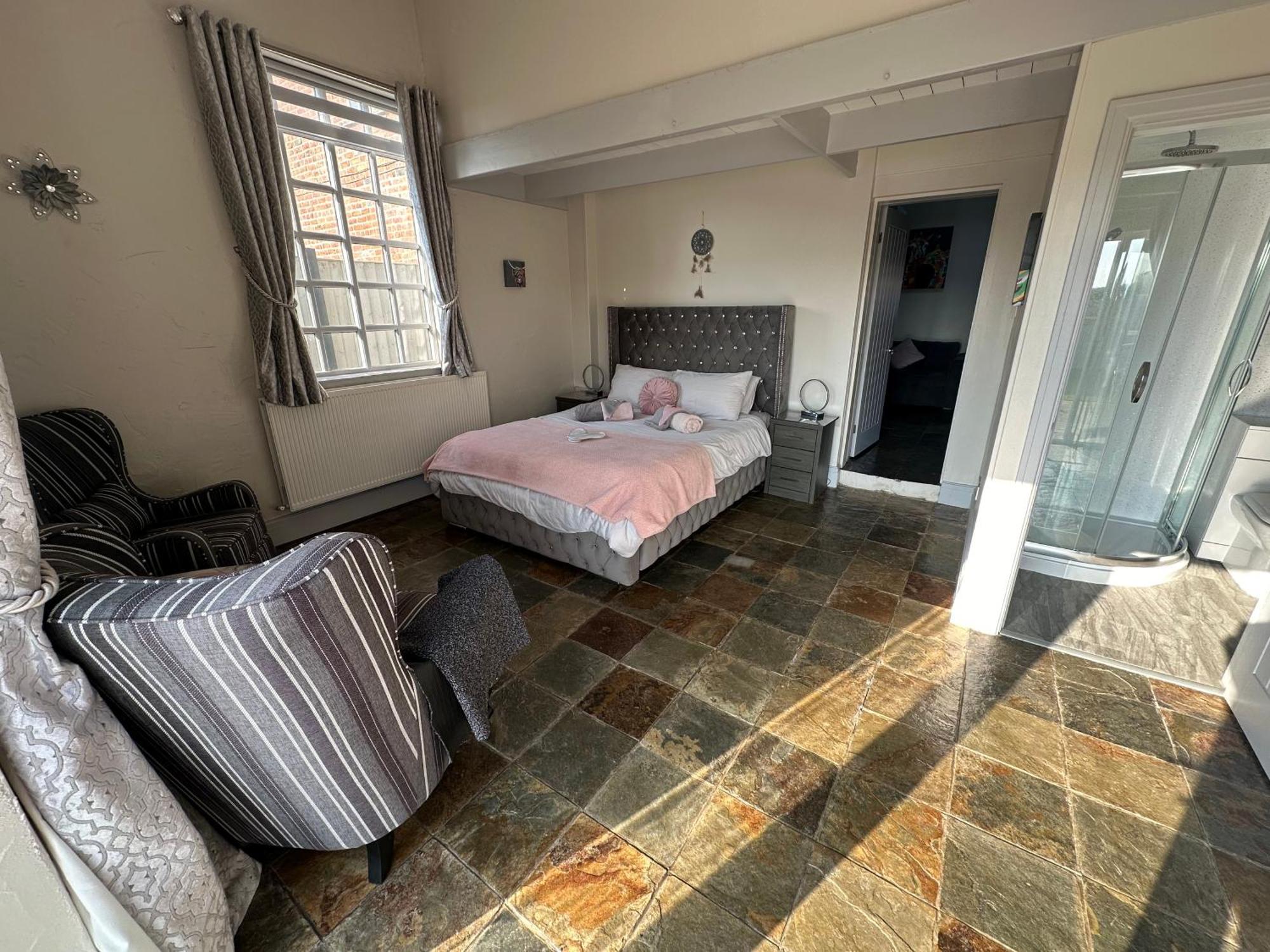 Dwylig Isa Holiday Cottages Rhuddlan Room photo