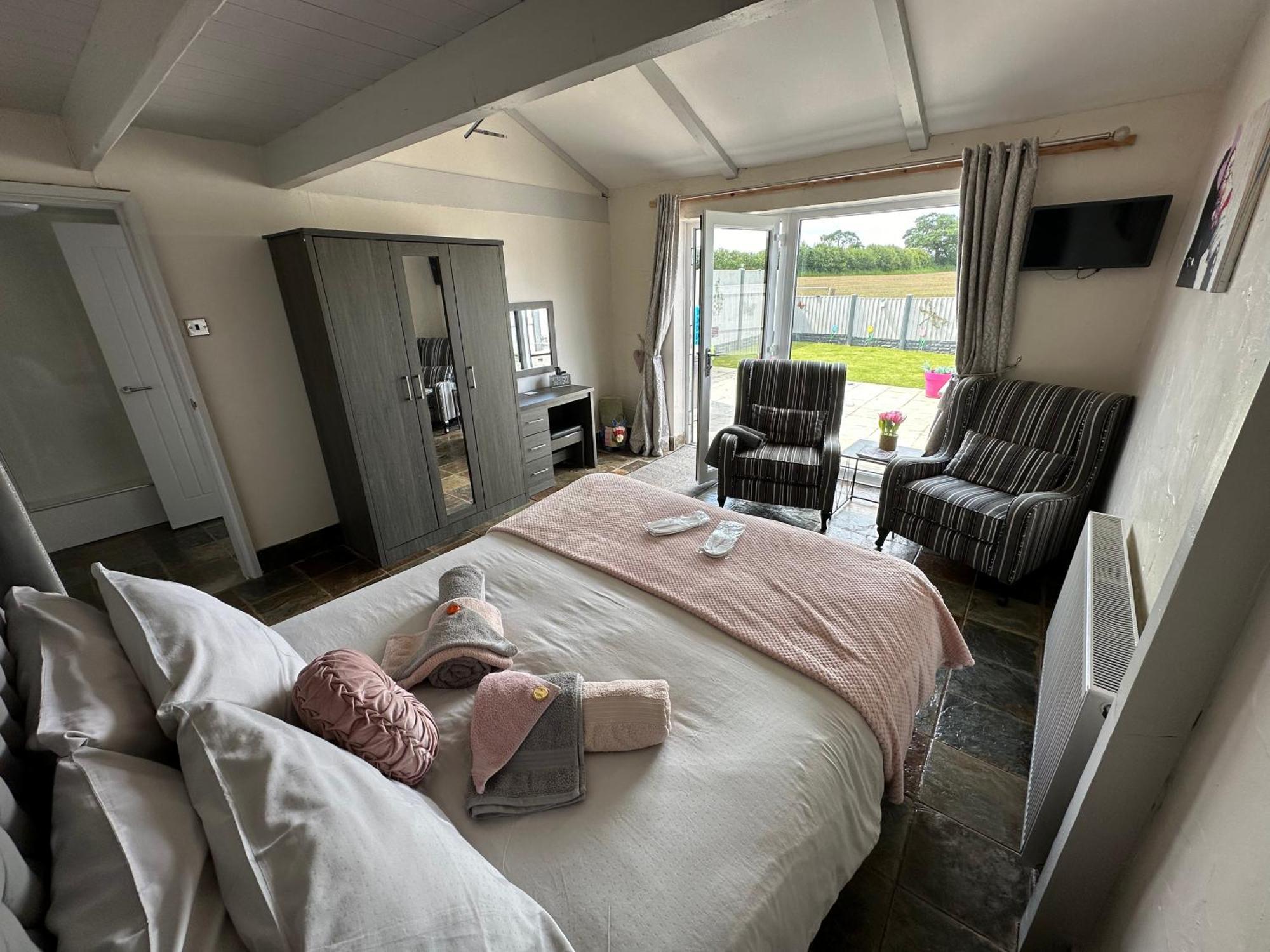 Dwylig Isa Holiday Cottages Rhuddlan Exterior photo