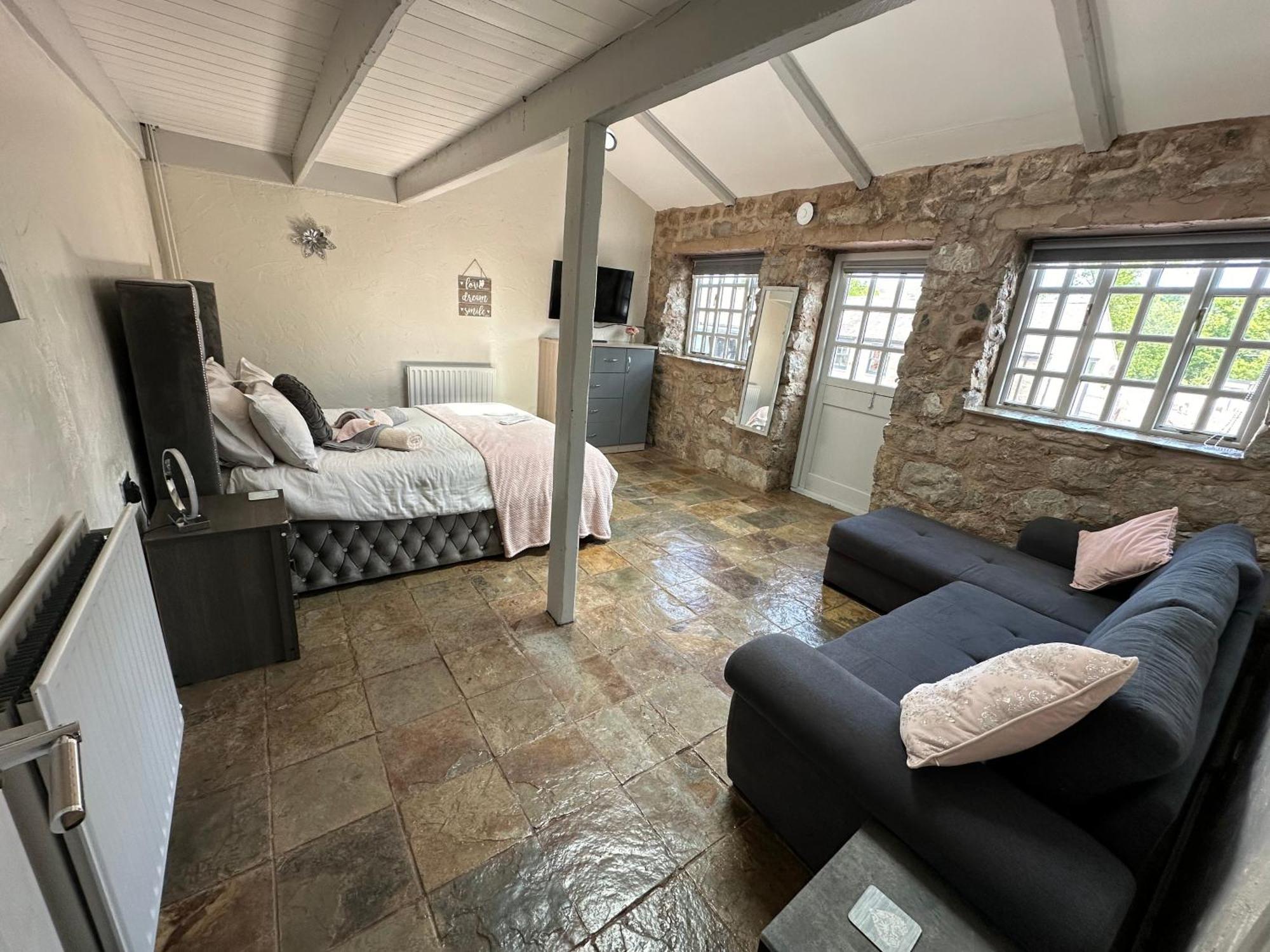 Dwylig Isa Holiday Cottages Rhuddlan Exterior photo