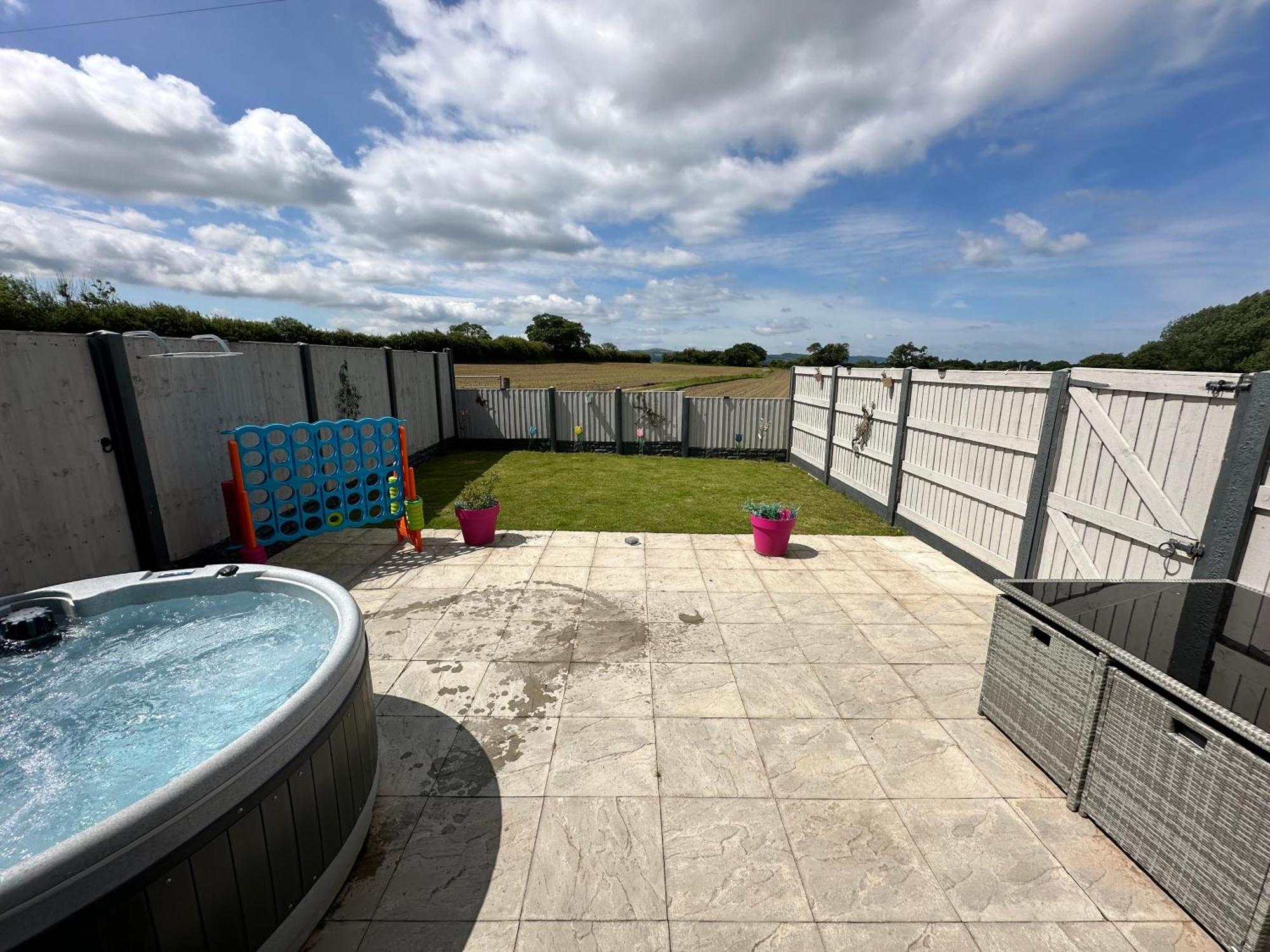Dwylig Isa Holiday Cottages Rhuddlan Exterior photo