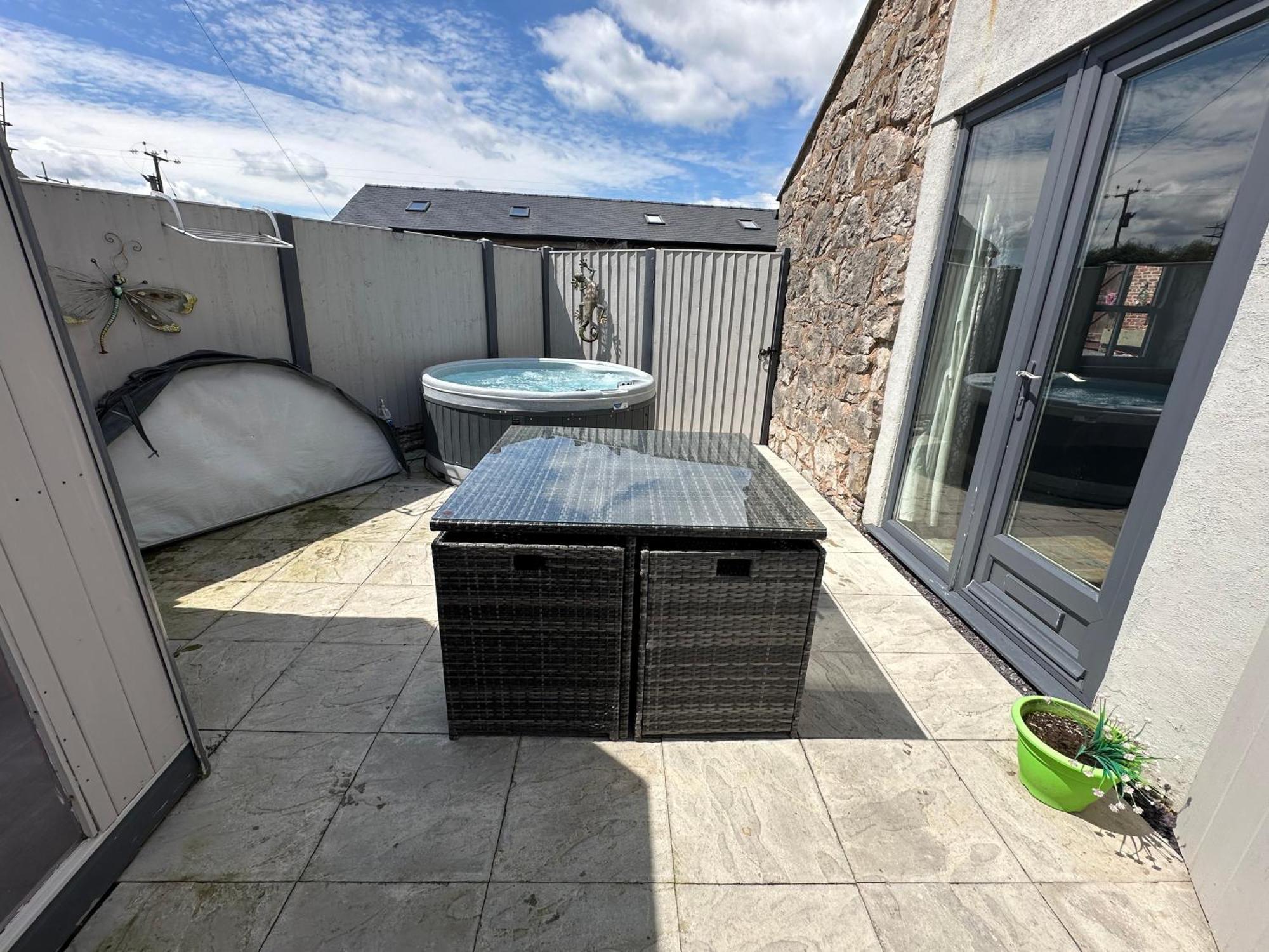 Dwylig Isa Holiday Cottages Rhuddlan Exterior photo