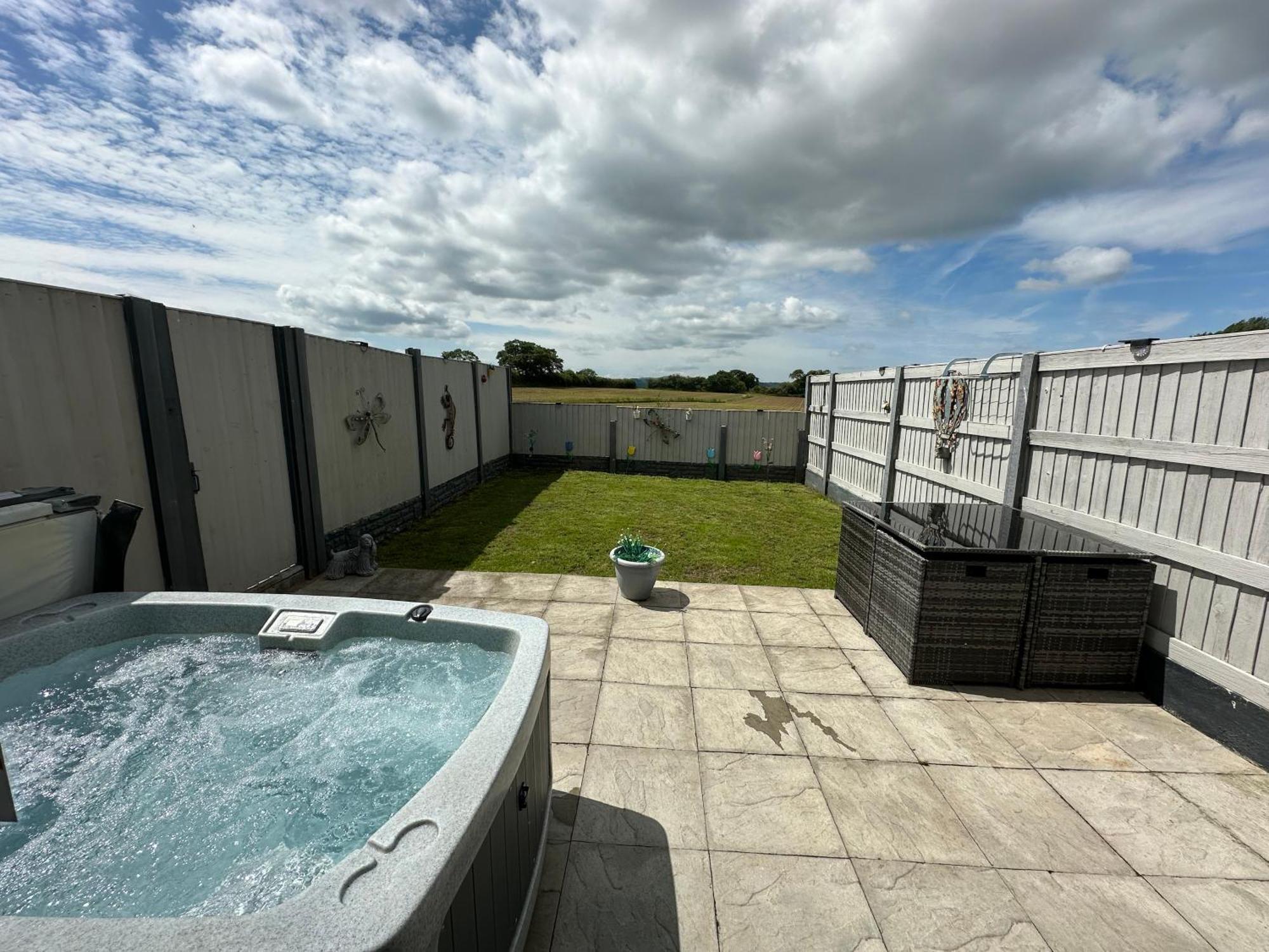 Dwylig Isa Holiday Cottages Rhuddlan Exterior photo