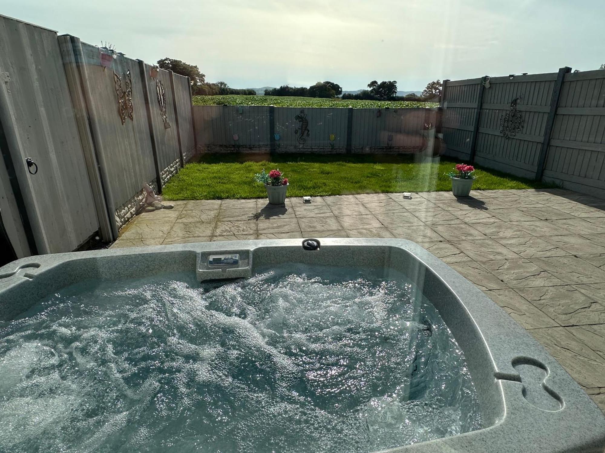 Dwylig Isa Holiday Cottages Rhuddlan Exterior photo